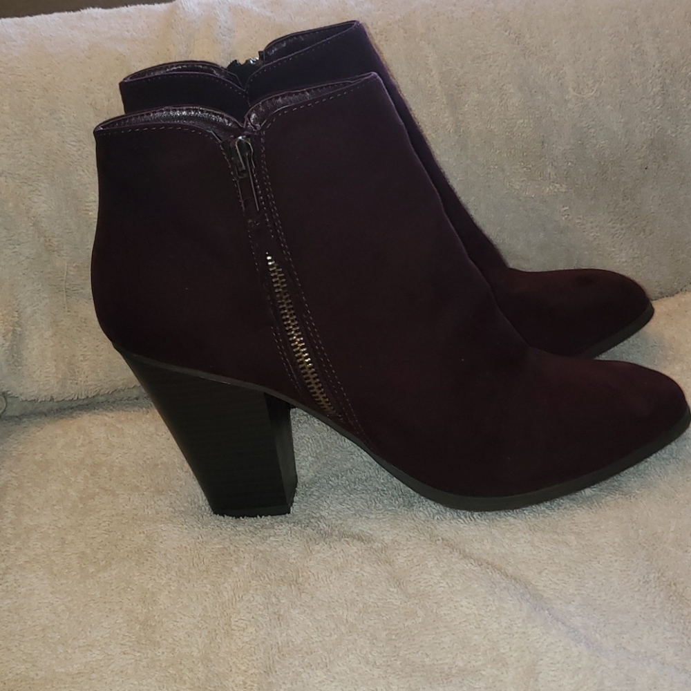 High hee / boots / velvet